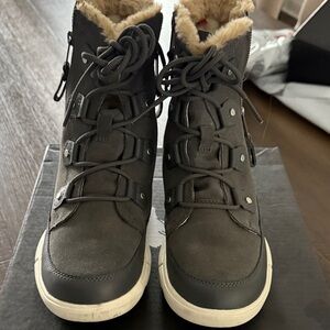 Sorel Explorer II Joan Grey Boots - Size 10
